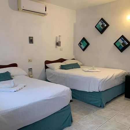 Hotel Hermanos Aguilar Cozumel Bagian luar foto